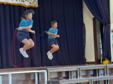 10/5（土）学習発表会　３年生　運動表現「かがやけ！３年生!!」