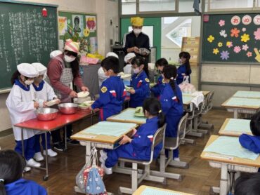 4/10（木）１年生、初めての給食