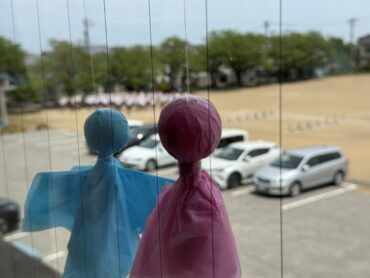 5/9（金）６年生と育成会の方々が運動会準備をしてくださいました