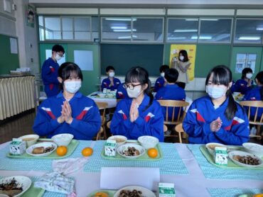 12/2（火）　交流ランチをしました（６年１組）