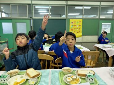 12/3（水）　交流ランチをしました（４年１組）