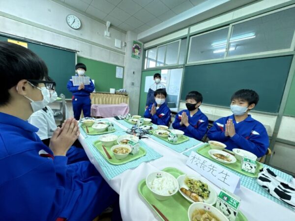 12/4（木）　交流ランチをしました（６年２組）