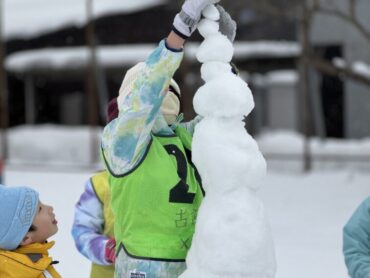 1/28（水）　全校で雪像作り！