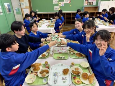 ２/２７（金）　６年１組卒業ランチ