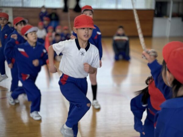 2/5（木）　中学年大なわ大会